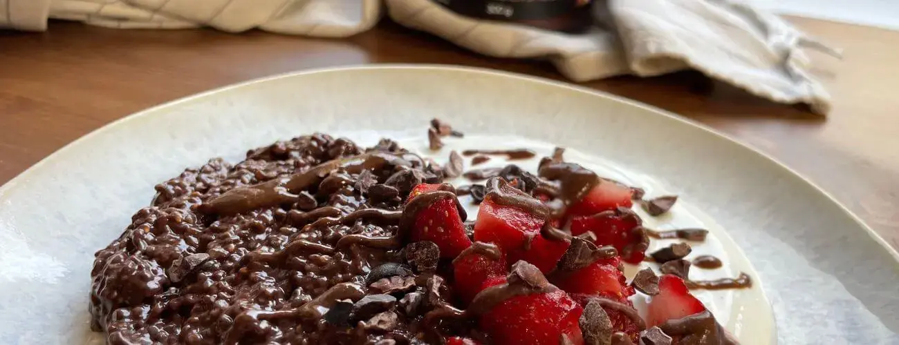 Recept na zdravý domácí pudink - chia s čokoládou a jahodami